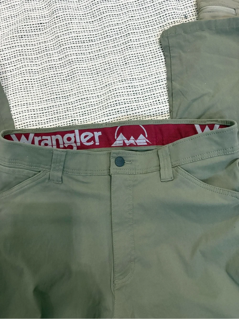 Wrangler Men's Casual Pants in Olive and Khaki